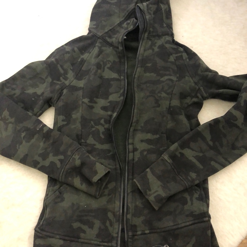 Camo LULU LEMON sweatshirt